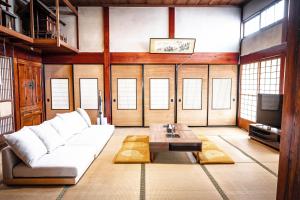 a living room with a white couch and a coffee table at 白灯-Hakuto- Muikamachi in Minami Uonuma