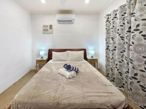 a bedroom with a bed with two towels on it at Runswick in Horseshoe Bay +10 photos