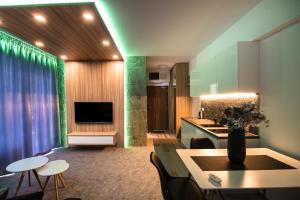 a kitchen with a table and chairs in a room at Apartment Luna Hrebienok in Smokovce