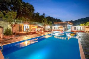 a large swimming pool with blue water at night at The Cliff Caravan Camping in Pocheon