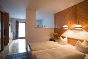 a bedroom with two beds in a room at Edelweiss 101 - Typ B in Fontanella