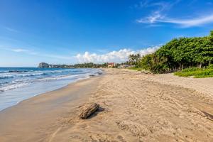 a shell on a sandy beach next to the ocean at Las Dunas Beach house en Santa veronica cerca a la playa in Juan de Acosta