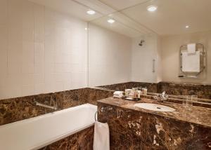 Bagno di Millennium Hotel and Conference Centre Gloucester London