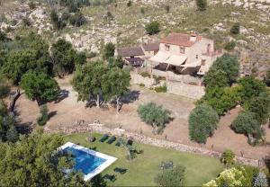 an aerial view of a house with a swimming pool at Detached 4 Bedroom Villa with Pool in Valencia de Alcántara