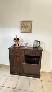 a wooden table with a pot on top of it at Casa Ari in Lázaro Cárdenas