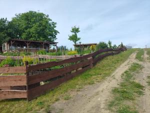 a fence in the middle of a dirt road at Gospodarstwo Agroturystyczne RYBAKÓWKA in Warlubie