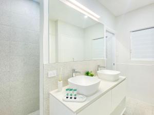 a bathroom with two sinks and a mirror at Rock Salt Villa 2 in Picnic Bay