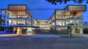 a large apartment building at night with a street at Maggies Beachfront Apartment 11 in Horseshoe Bay