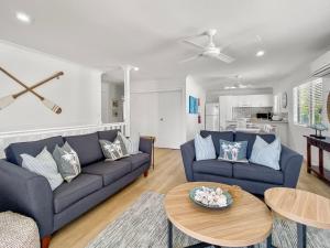 a living room with two blue couches and a table at Sails on Horseshoe Apartment 4 in Horseshoe Bay +15 photos