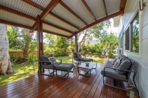 a screened in porch with chairs and a table at The Wave in Horseshoe Bay