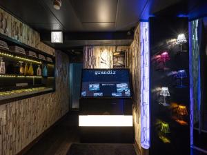 a room with a bar with a sign that saysgeist at grandir ｸﾞﾗﾝﾃﾞｨｰﾙ -Adult Only- in Yokohama