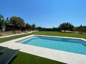 a swimming pool in the middle of a yard at El Loft de Can Padrosa in Riumors