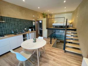 a kitchen and dining room with a table and a bed at Can Padrosa Mini loft 4 in Riumors