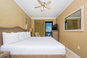 a bedroom with a bed and a ceiling fan at Phoenix VI 61509 in Orange Beach