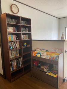 a room with two book shelves filled with books at ペンションすなどけい in Hokuto