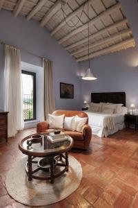 a living room with a bed and a couch and a table at Encís d'Empordà -Adults Only- in Casavells