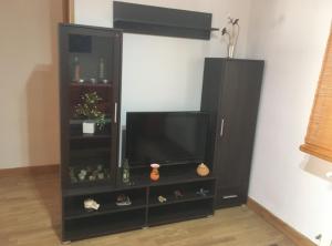 a black entertainment center with a flat screen tv at La magia de Benjamín in Oviedo