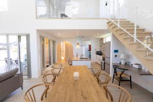 a dining room and kitchen with a wooden table and chairs at RYOAN Ichinomiya in Ichinomiya