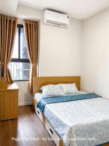 a bedroom with a bed and a window at Cara River Park in Cái Răng