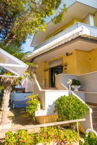 a house with plants in front of it at Residence California in Lido di Jesolo