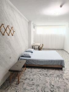 a bedroom with two beds and a table at Sol e Mar in Sunny Beach