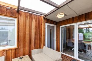 a screened in porch with a couch and a window at Ferienhaus 35 in Zadelsdorf