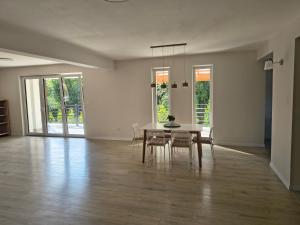a dining room with a table and chairs at Villa Anna in Nowy Targ