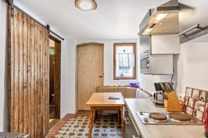 a kitchen with a table and a counter top at Ponyhof Kudowa in Sonnewalde