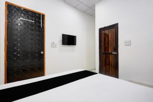 a white room with a bed and a door at Hotel O JIND RESORT in Jīnd