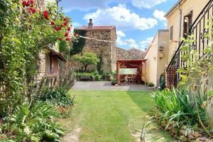 a courtyard of a house with a building at Chambre d'Hôtes La Chadeleufade in Chadeleuf