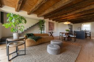 a living room with a couch and a table at Dimora Riccio in Dalegna del Collio