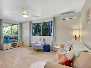 a living room with a couch and a tv at Magnetic Haven Unit 5 in Arcadia