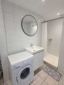 a white bathroom with a washing machine and a mirror at Les studios du Général - Lavande in Saint-Maximin-la-Sainte-Baume