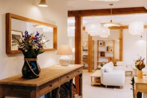 a vase of flowers on a table in a living room at Luna in Kazimierz Dolny