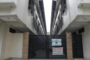 マニラにあるRESIDENCIA SAN VICENTE - PASAY -Budget Hotelの看板入りの門