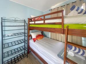 a bunk bed room with two bunk beds at Blue on Cockle in Picnic Bay