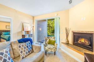 a living room with a couch and a fireplace at 2BR Oyhut Bay Condo Fireplace Private Deck in Ocean Shores