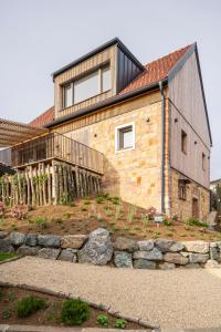 a large brick house with a balcony on top of it at steiRerBLiCke - Weinstöckl Steinbach in Steinbach
