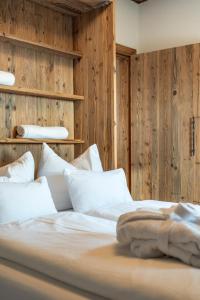 a bed in a room with wooden walls at steiRerBLiCke - Weinstöckl Steinbach in Steinbach