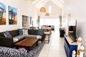 a living room with a couch and a table at Die Koraalbos in Stilbaai-Oos