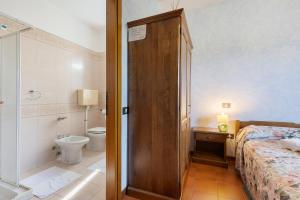 a bathroom with a bed and a toilet and a shower at Agriturismo La Fredda in Sommacampagna