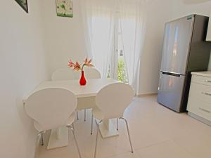Kuchyňa alebo kuchynka v ubytovaní Apartments Dario 1104