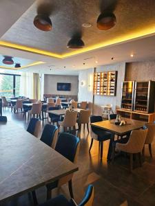 a restaurant with tables and chairs in a room at Residence Hill Lux in Kopaonik