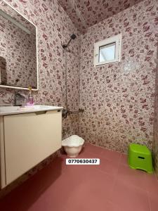 a bathroom with a sink and a toilet and a mirror at حي السلام سيدالمجدوب in Sidi Mohammed Medjoub
