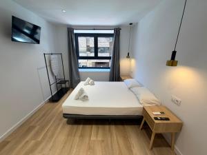 a small room with a bed and a table at Hotelito Boutique Madrid Auditorio in Madrid