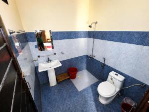 a bathroom with a toilet and a sink at Blue Bird Resort Utror Swat in Utrot