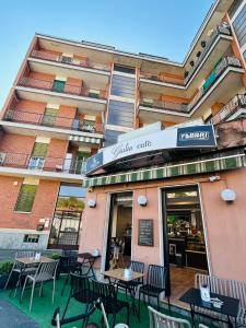 a restaurant with tables and chairs in front of a building at Casa Flora in Biella
