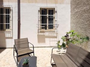 two chairs and a table on a patio at La casa di Sally in Syracuse +20 photos