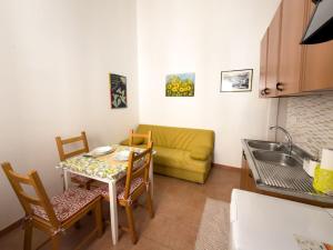 a small kitchen with a table and a couch at La casa di Sally in Syracuse