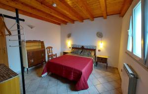 a bedroom with a bed with a red blanket at Emerald House in Augusta in Augusta